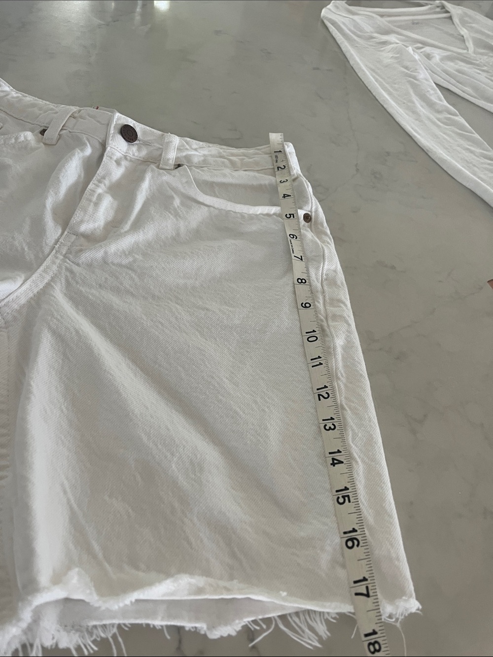 Urban Outfitters BDG White High-Rise Raw-Hem Denim Shorts - Picture 4 of 8